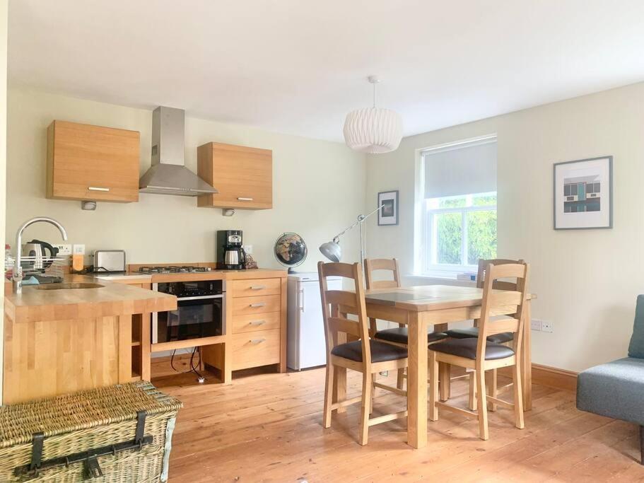 Delightful Ely House Bright And Warm With Cathedral View Apartamento Exterior foto